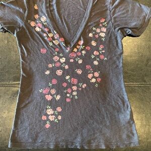 V neck rose tee